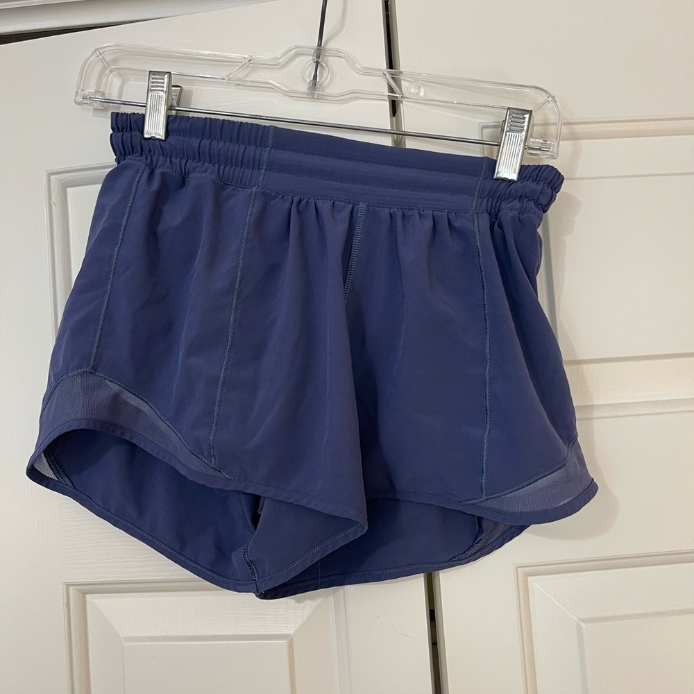 RARE Lululemon 2.5 in Hotty Hot Shorts Size 4